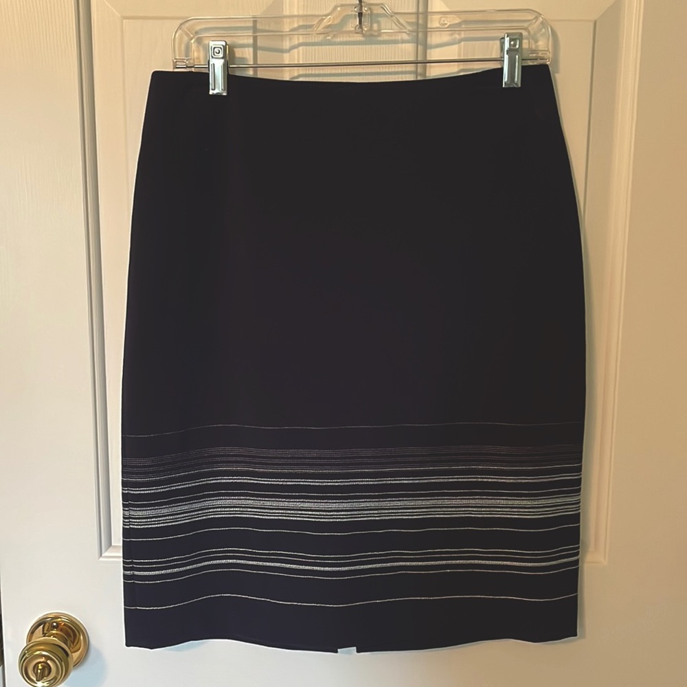 The Limited Stretch navy skirt with white stitching detail